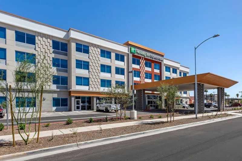 hotel with free parking Holiday Inn Express & Suites Phoenix Dwtn - State Capitol, an IHG Hotel