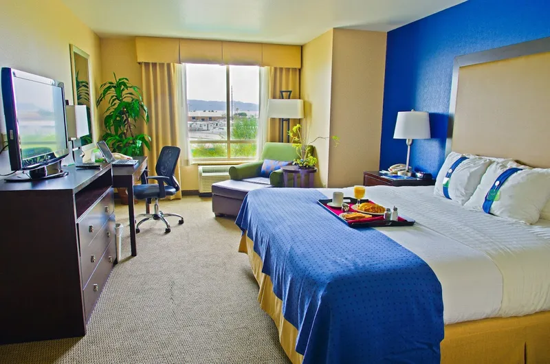 hotel with gym Holiday Inn & Suites Phoenix Airport, an IHG Hotel