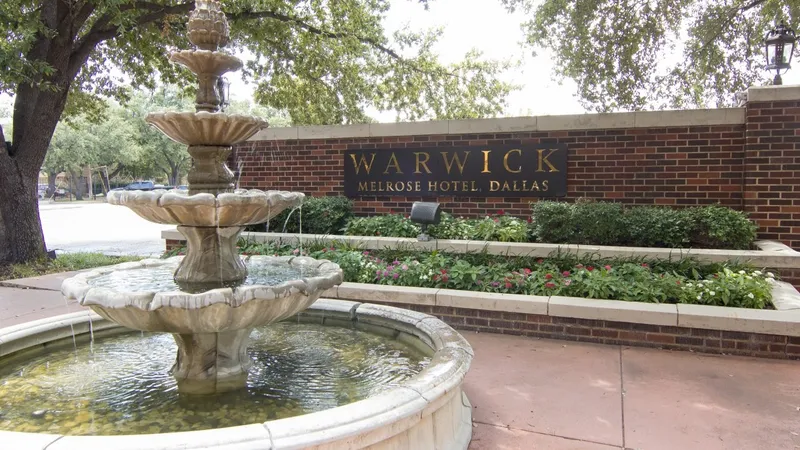 hotels with pools Warwick Melrose - Dallas