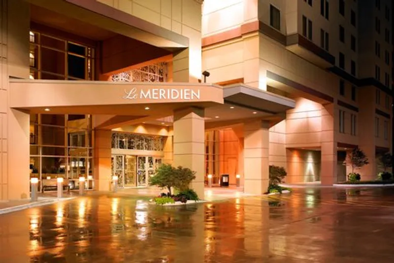 Hotels with bars Le Méridien Dallas by the Galleria