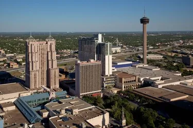 Top 16 Hotels with balconies in San Antonio