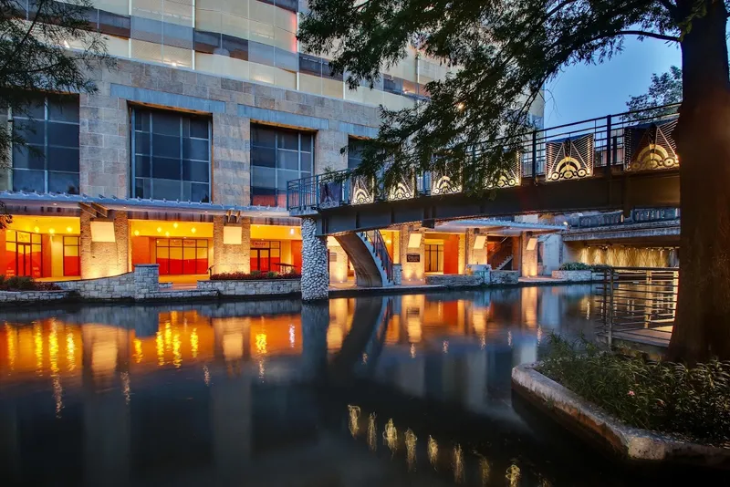 Hotels with balconies Drury Plaza Hotel San Antonio Riverwalk