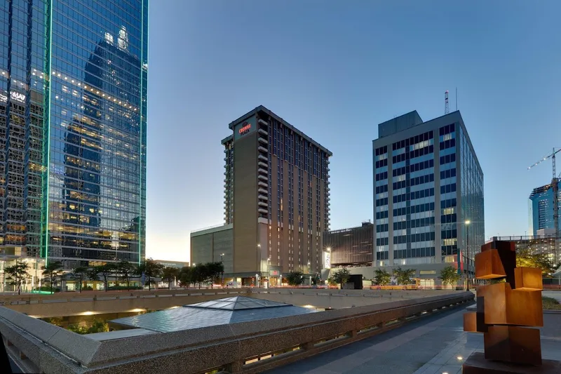 Hotels with balconies Crowne Plaza Dallas Downtown, an IHG Hotel