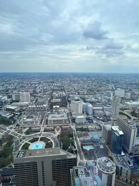 Hotels with rooftop pool Four Seasons Hotel Philadelphia at Comcast Center