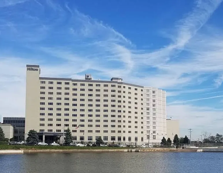 Hotels with rooftop pool Hilton Philadelphia City Avenue