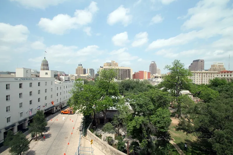 Hotels with rooftop pool The Crockett Hotel