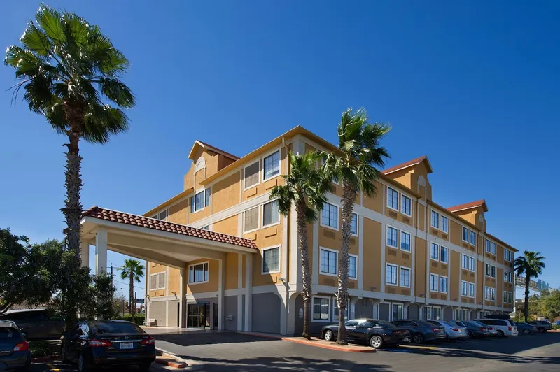 hotel with laundry facilities Holiday Inn Express & Suites San Antonio-Dtwn Market Area, an IHG Hotel