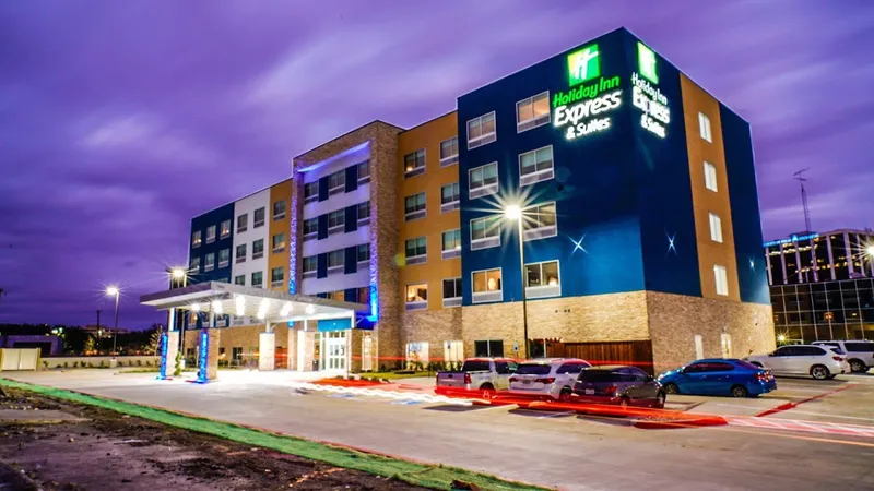 hotel with laundry facilities Holiday Inn Express & Suites Dallas Market Ctr - Love Field, an IHG Hotel