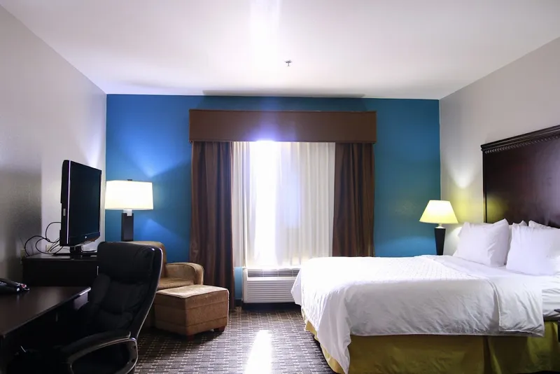 accessible hotels Comfort Inn & Suites Dallas Medical-Market Center