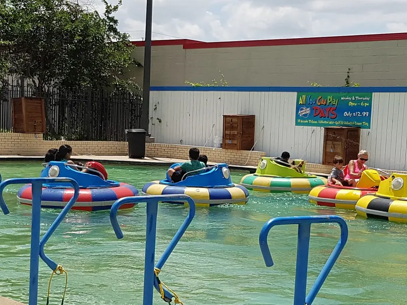 Things to do with kids Adventure Landing Dallas