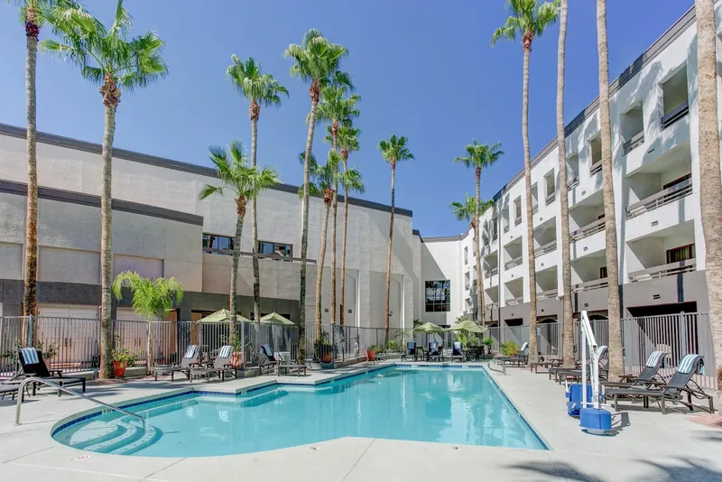 hotel with free breakfast Hilton Phoenix Airport