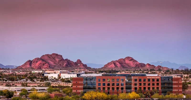 Hotels with shuttle Crowne Plaza Phoenix Airport - PHX