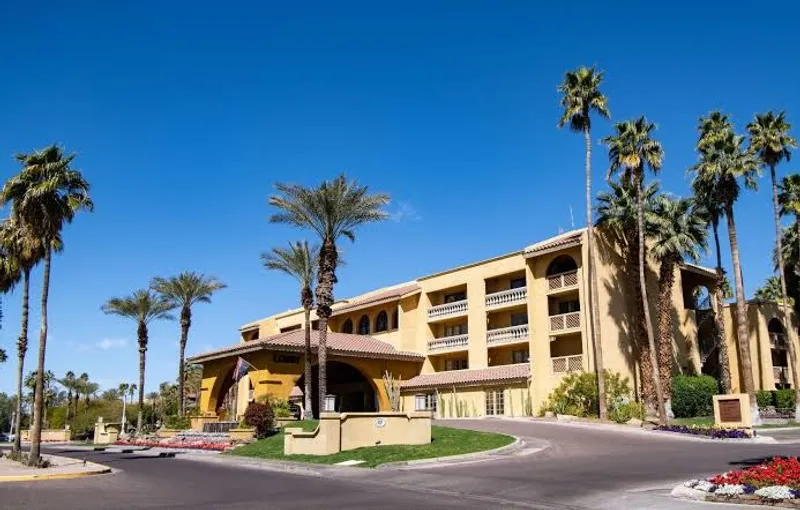 pet friendly hotels Hilton Phoenix Resort at the Peak