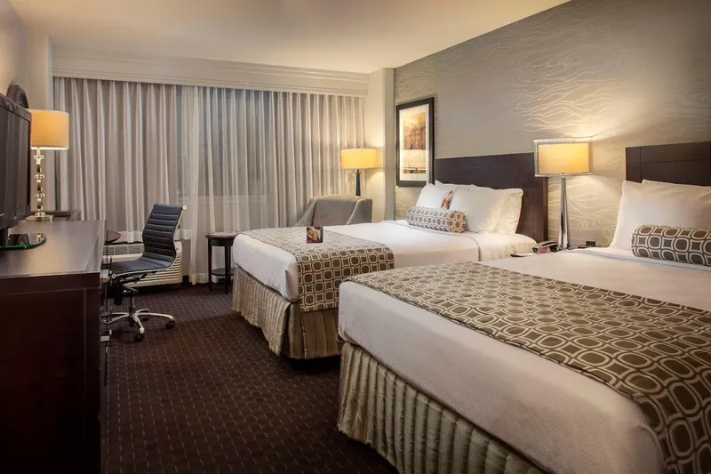 pet friendly hotels Crowne Plaza Phoenix Airport - PHX