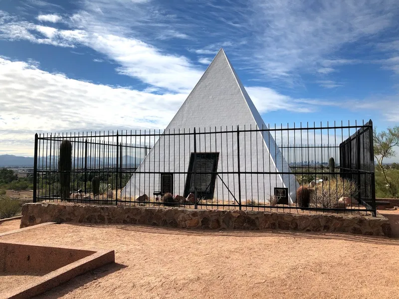 Historical sites Governor Hunt Tomb