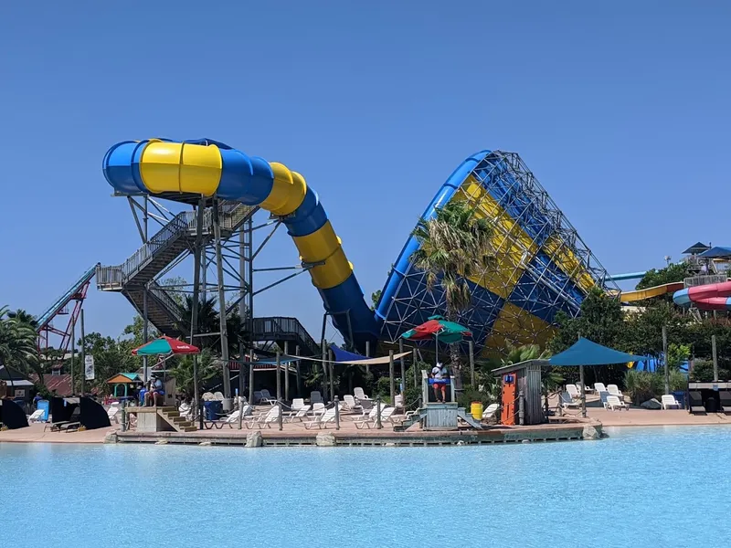 Amusement parks White Water Bay