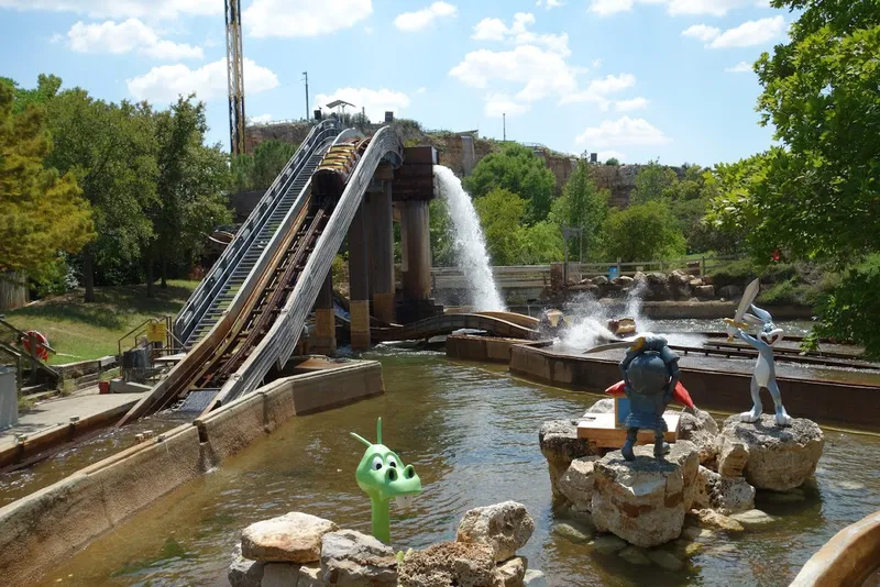 Amusement parks Bugs' White Water Rapids