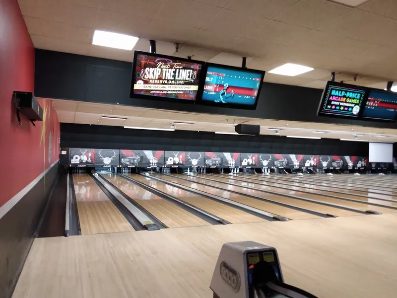 Bowling Bowlero Union Hills