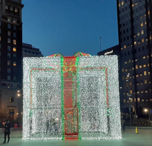 picnic spots JFK Plaza (Love Park)