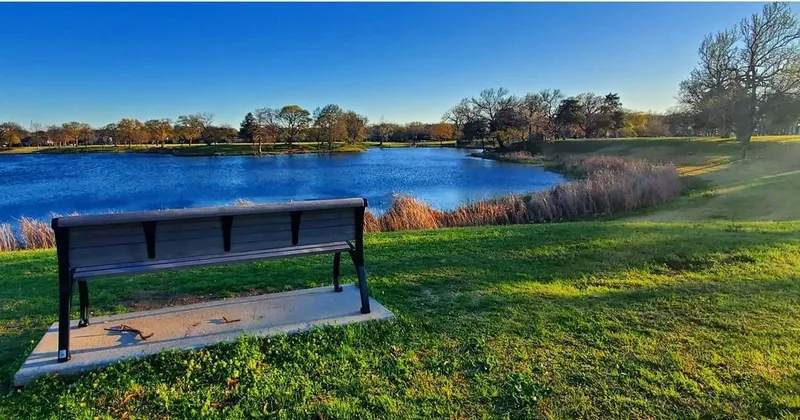 picnic spots Lake Cliff Park