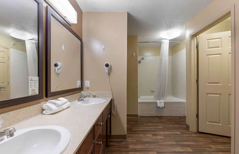 hotel with laundry facilities Extended Stay America - Phoenix - Midtown