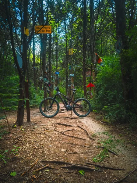 Kid-friendly bike trails Oak Cliff Nature Preserve