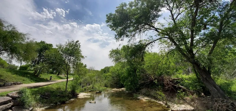 kid-friendly hiking trails Oakwell TrailHead Park