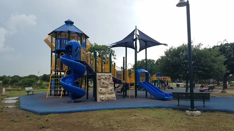 playgrounds Woodlawn Lake Park