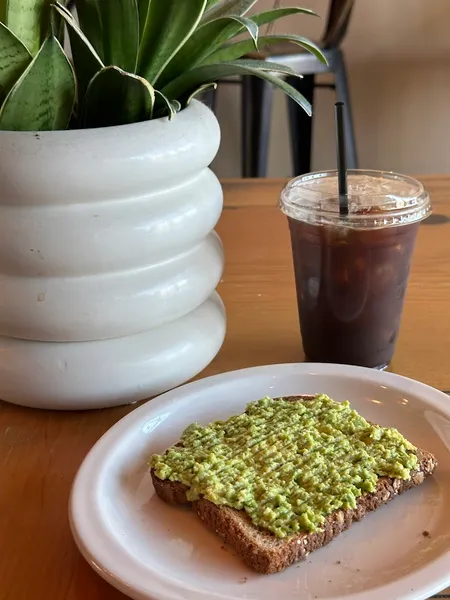 avocado toast Lola Coffee