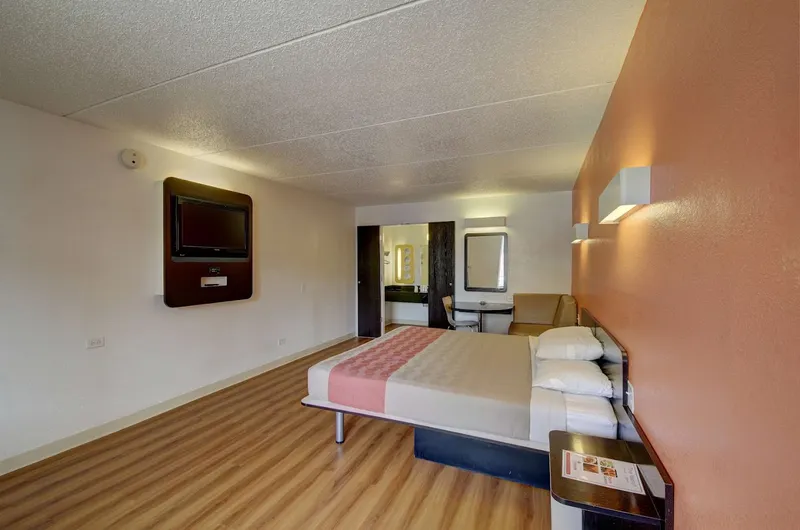 pet friendly hotels Motel 6 San Antonio, TX - Downtown - Market Square