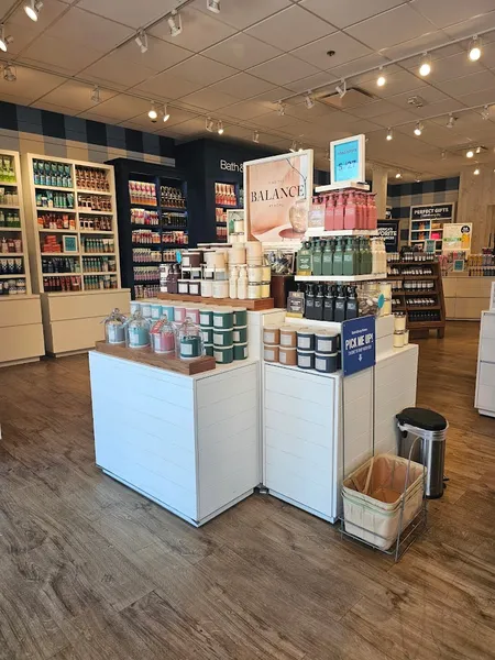 cosmetics stores Bath & Body Works