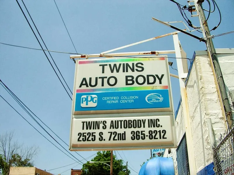 auto body shops Twins Auto Body