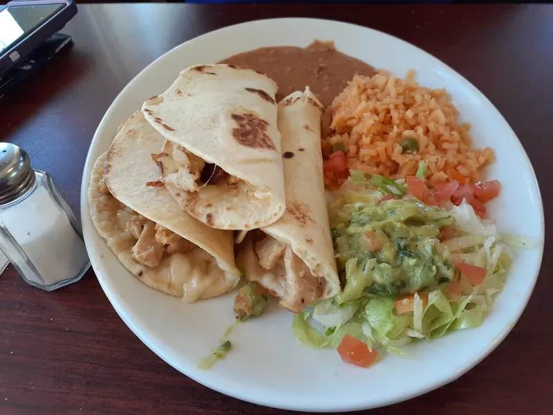 chicken quesadilla Taqueria Los Dos Laredos