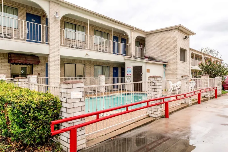 pet friendly hotels Motel 6 San Antonio, Tx - Frost Bank Center in East Side