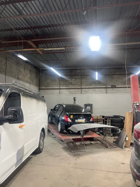 auto body shops Kingscollision LLC