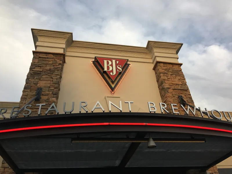 late night restaurants BJ's Restaurant & Brewhouse