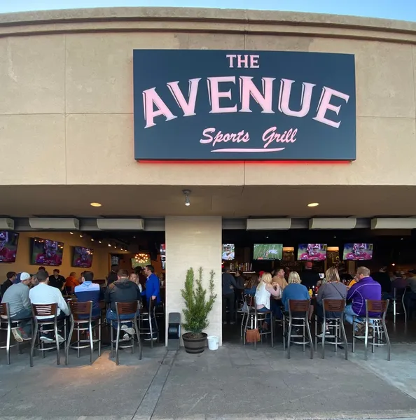 late night restaurants The Avenue Sports Grill