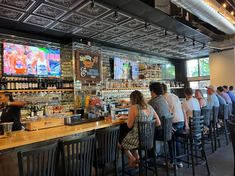 gastropubs State & Allen in Uptown