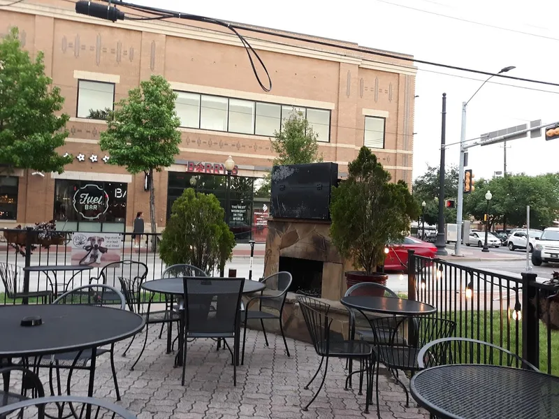 outdoor dining Uptown Pub