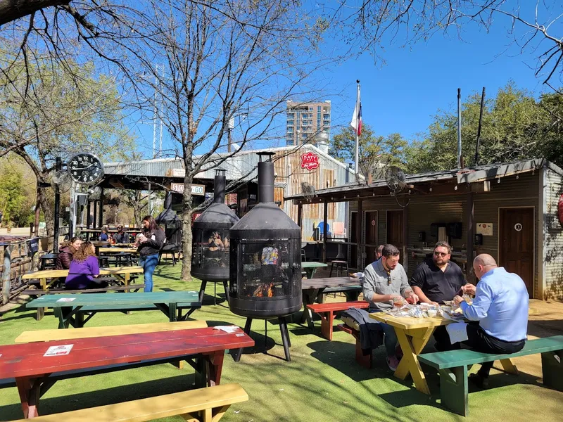 outdoor dining Katy Trail Ice House