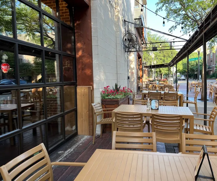 outdoor dining State & Allen