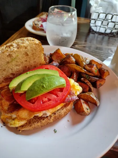 caprese sandwich Winnie's Manayunk