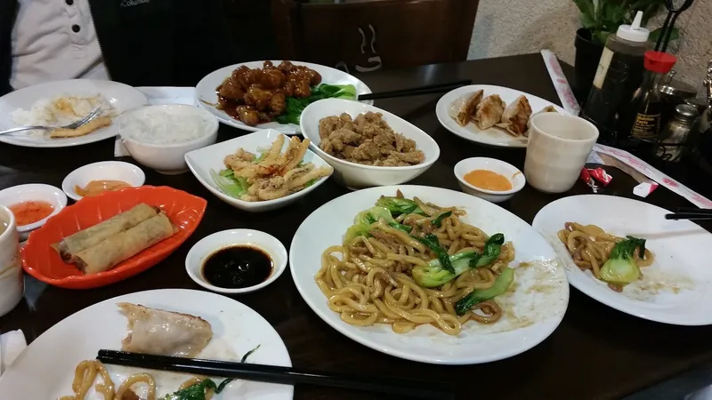 lunch restaurants Heng Feng Hand Drawn Noodles