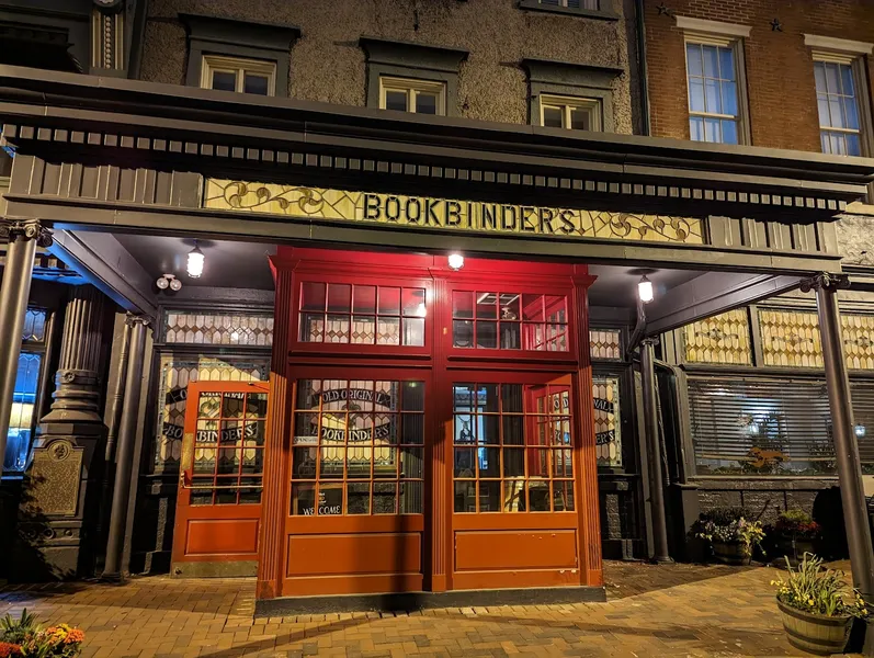 outdoor dining The Olde Bar