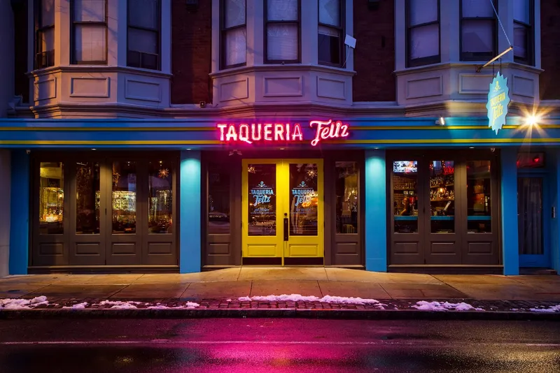 outdoor dining Taqueria Amor in Manayunk