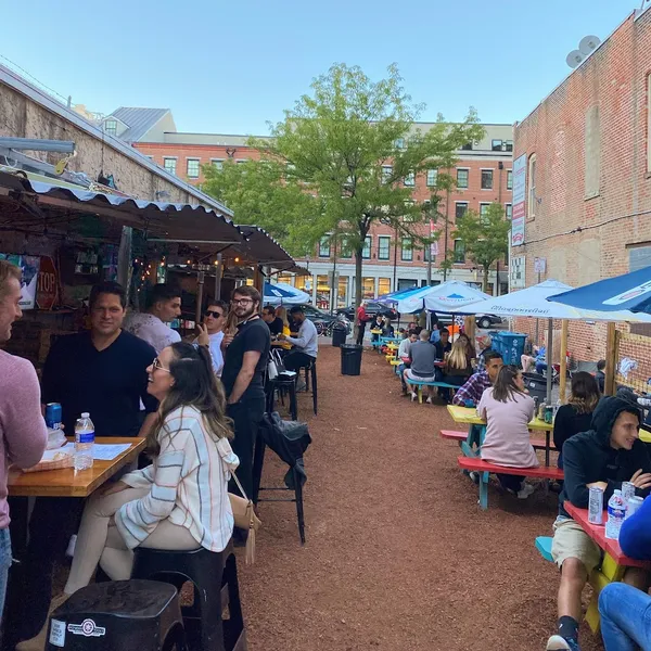 happy hours Old City Beer Garden