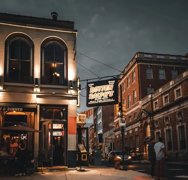 happy hours Rotten Ralph's Pub & Eatery in Old City