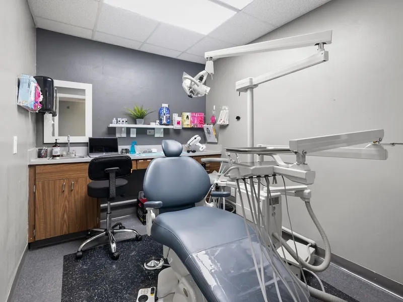 dental clinics Jacksonville Emergency and Family Dental Care - University