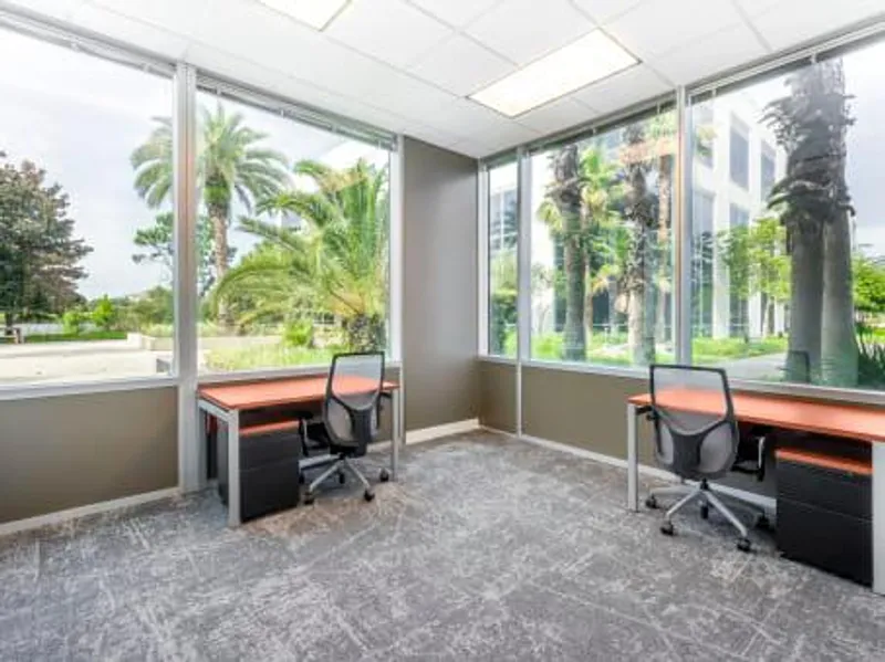 co-working spaces Regus - Jacksonville - Town Center (Office Suites Plus)