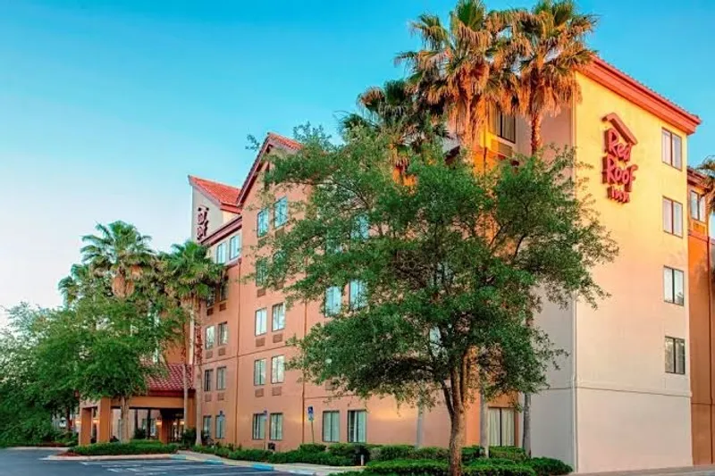 pet friendly hotels Red Roof PLUS+ Jacksonville - Southpoint